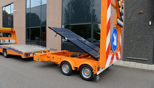 Vermeulen Groep invests in VW 1700 S VMS-trailers and arrow warning trailers with Traffic Fleet